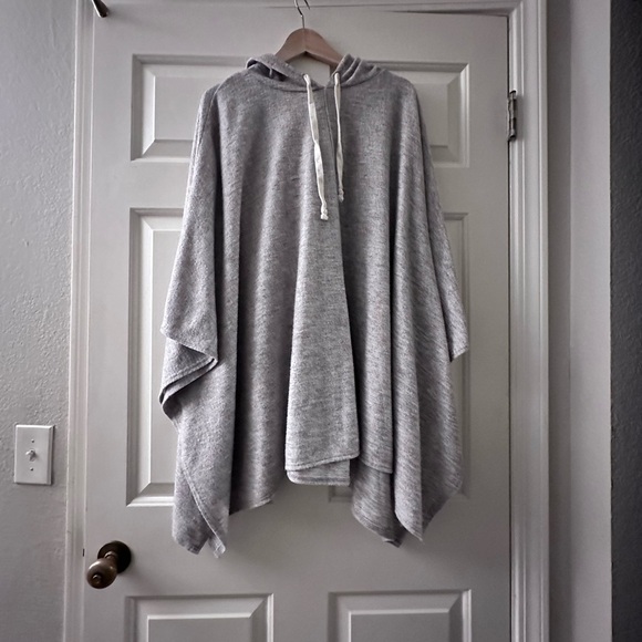 Treasure and Bond sweater poncho - one size Free shipping - Picture 2 of 6